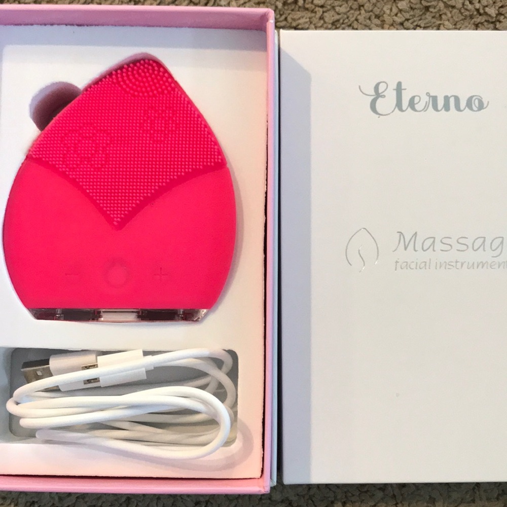 Eterno Facial Massage Cleanser